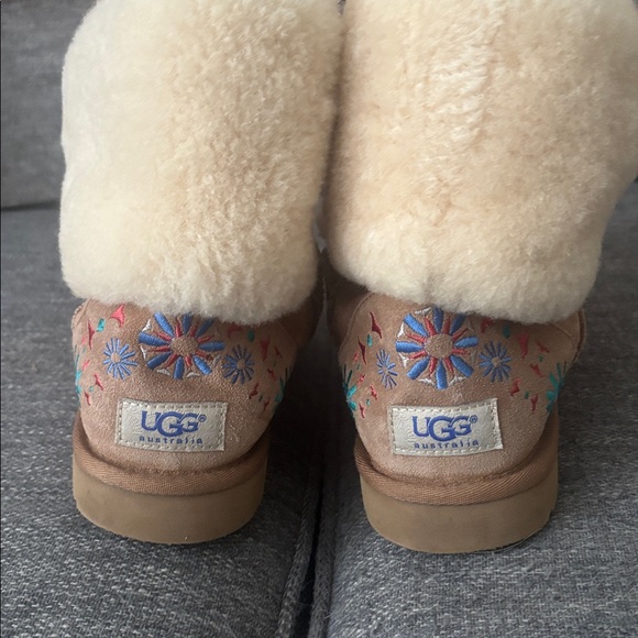 UGG Shearling Boots with Colorful Embroidery - Picture 3 of 4